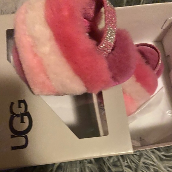 Babygirl UGG slippers Size 02/03 Pink!!! - Picture 2 of 3